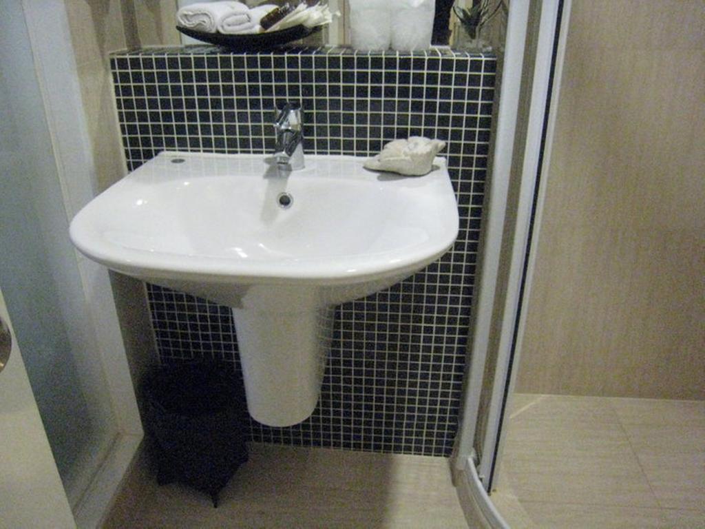 Aphrodite Inn בנגקוק מראה חיצוני תמונה